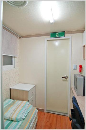 Full House Sinchon Tempat Tidur & Sarapan Seoul